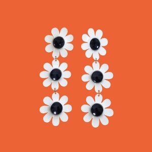 60s-70s Retro Flower Power Clip-on Earrings, White Daisy Chain